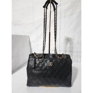 Authentic CHANEL Vintage Lambskin Quilted Shopping Tote Black